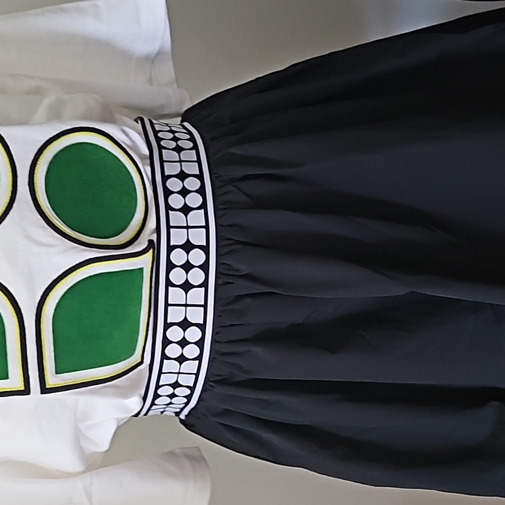 Kate spade skirt. Size Medium. Black and white